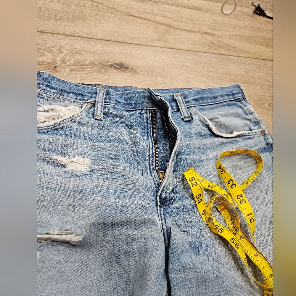 Wrangler distressed booty shorts 32